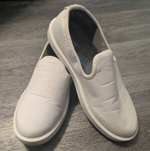 Allbirds Women's Size 10 - Off-White Slip-On Wool Loafers
